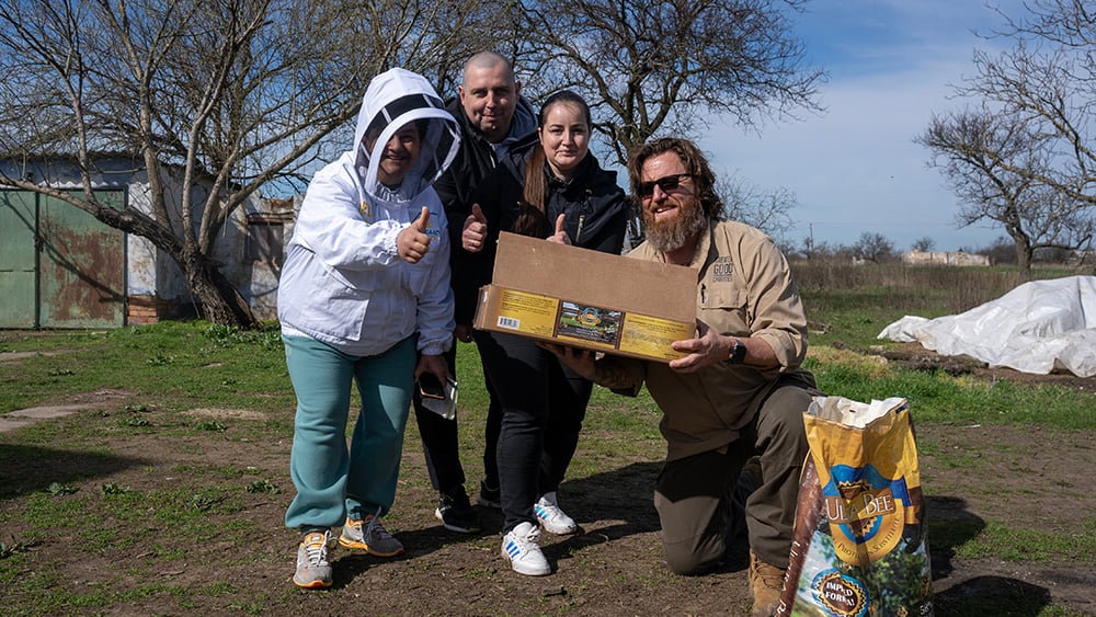 VS-Photograph_20240330_DRI_Ukraine_Beekeepers_Kravtsovas_031_©OroWhitley_GGC (1) copy